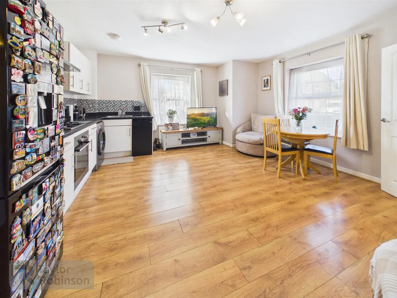Capua Court, Forge Wood, RH10, photo 2