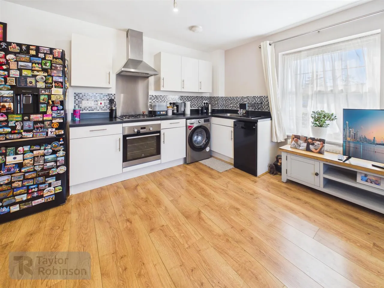 Capua Court, Forge Wood, RH10, photo 11