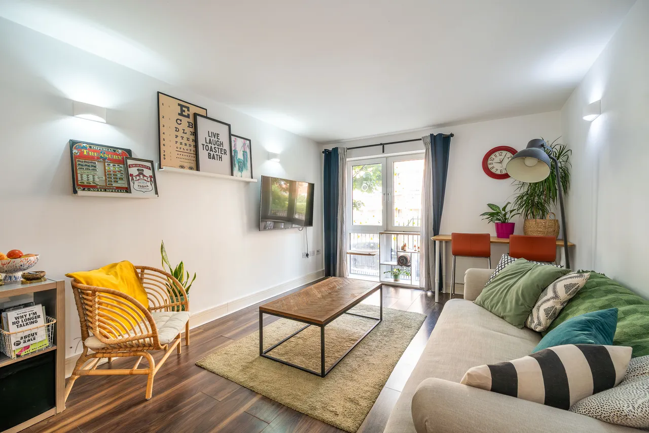 1 bed flat for sale — 59 Lurline Gardens, London, SW11