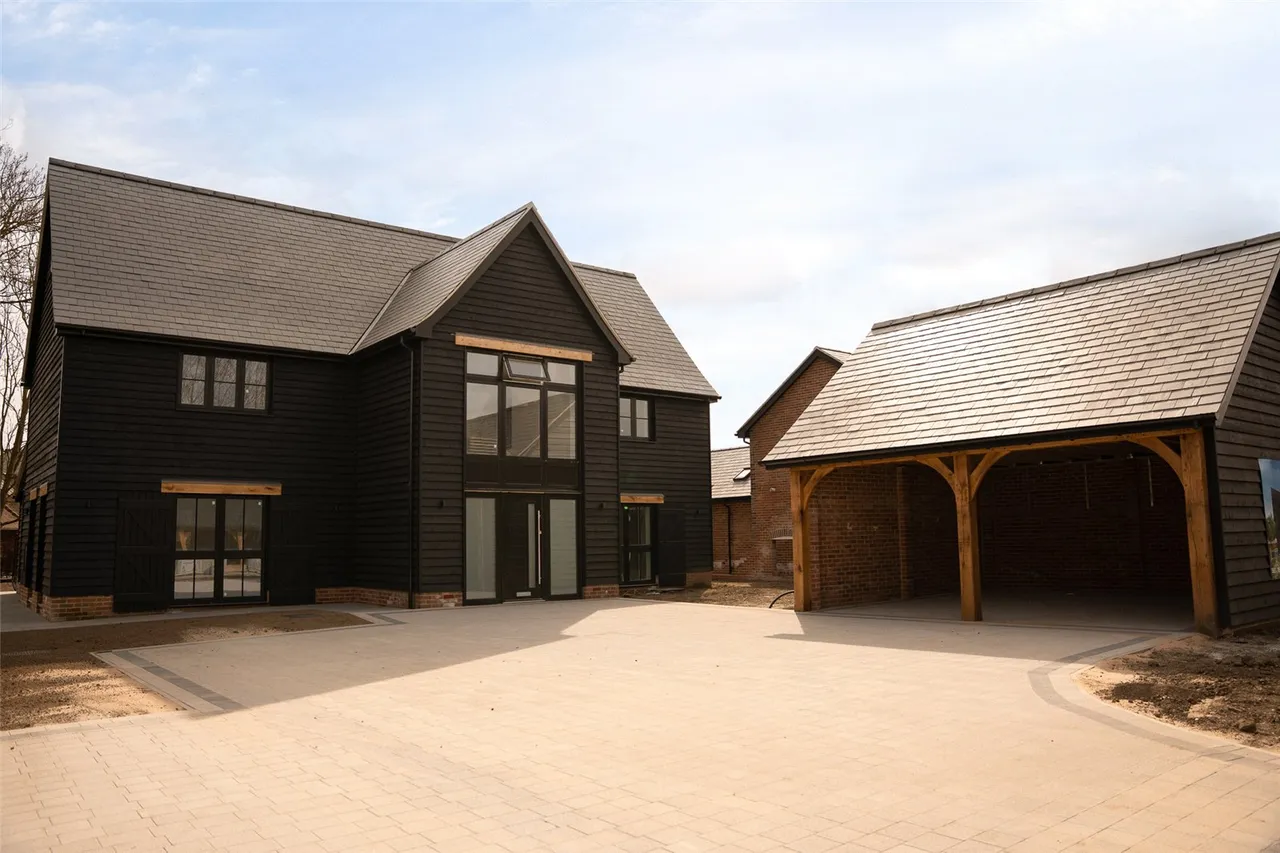 4 bed house for sale, Mersea Road, Abberton, CO5