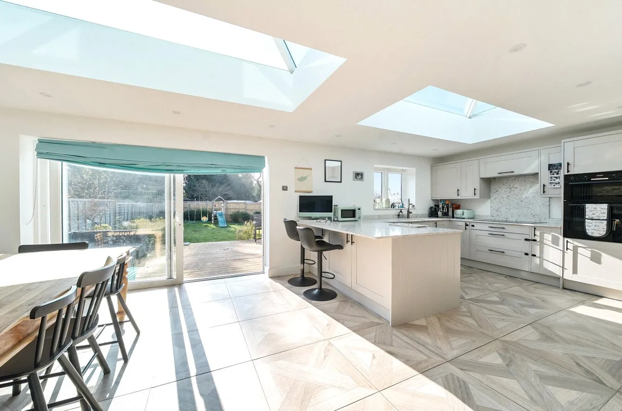 Frimley Grove Gardens, Frimley, Camberley, Surrey, GU16 7JY, photo 3
