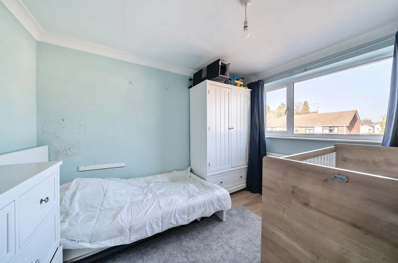 Frimley Grove Gardens, Frimley, Camberley, Surrey, GU16 7JY, photo 8