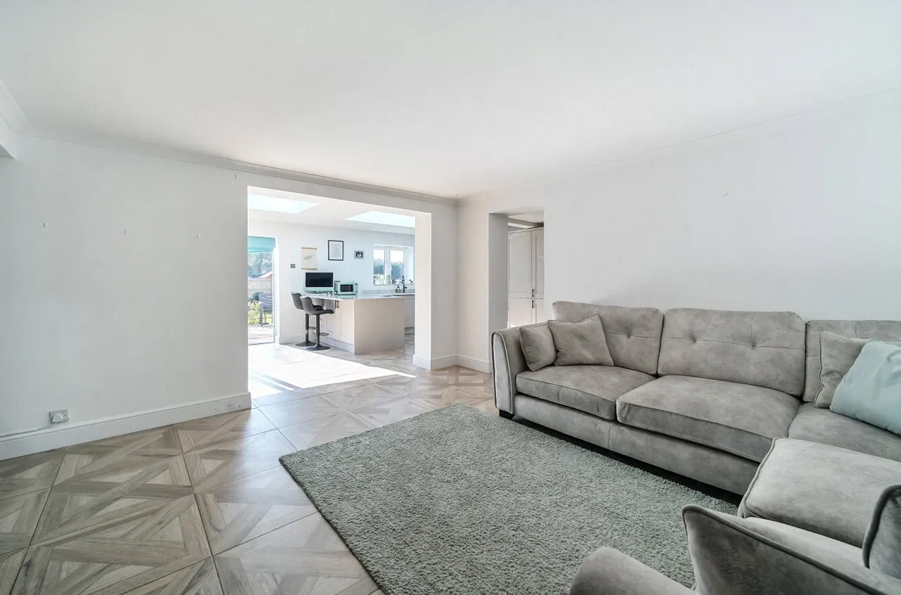 Frimley Grove Gardens, Frimley, Camberley, Surrey, GU16 7JY, photo 4