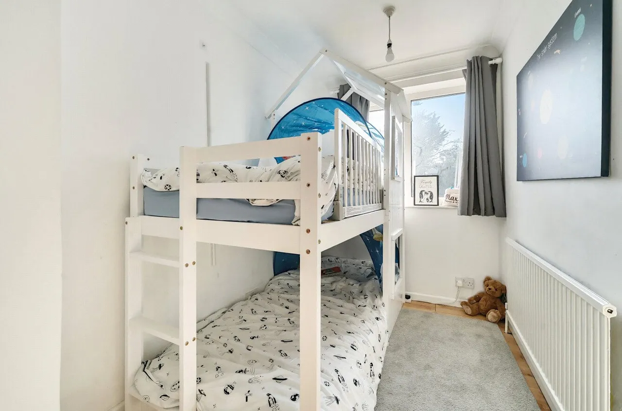 Frimley Grove Gardens, Frimley, Camberley, Surrey, GU16 7JY, photo 9