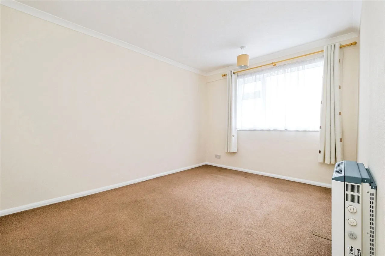 Hainault Road, London, E11, photo 18
