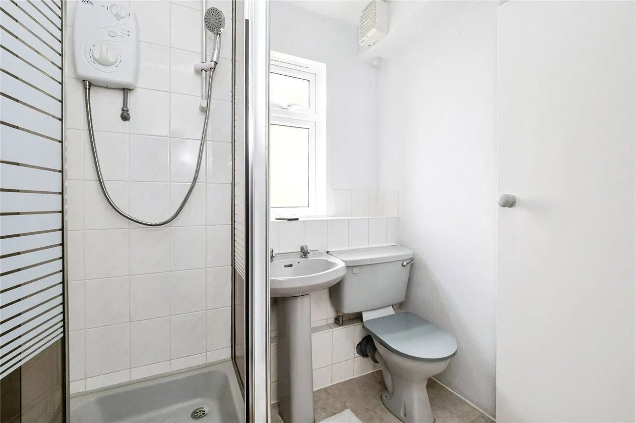 Hainault Road, London, E11, photo 17