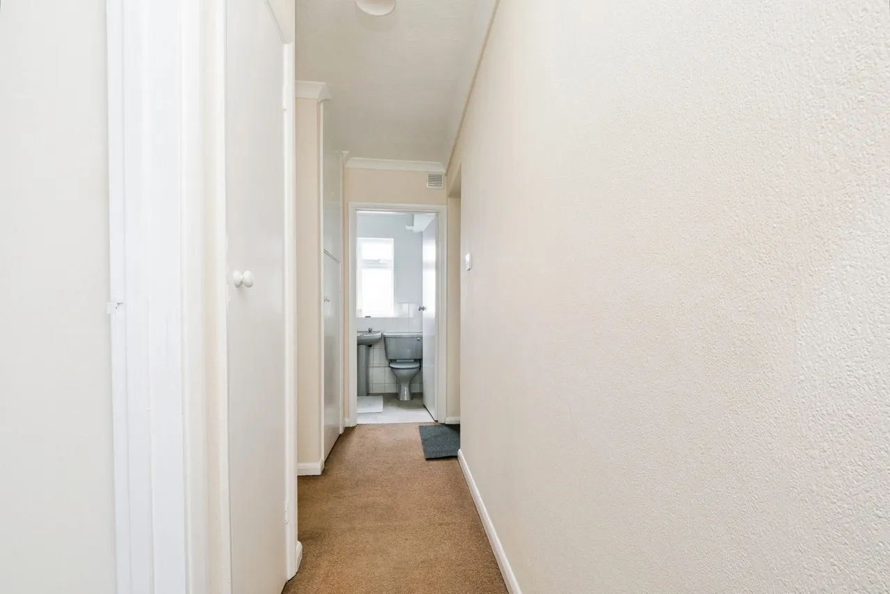 Hainault Road, London, E11, photo 19
