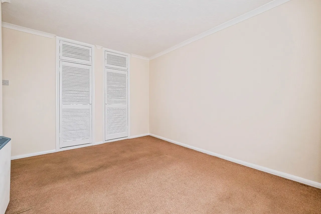 Hainault Road, London, E11, photo 8