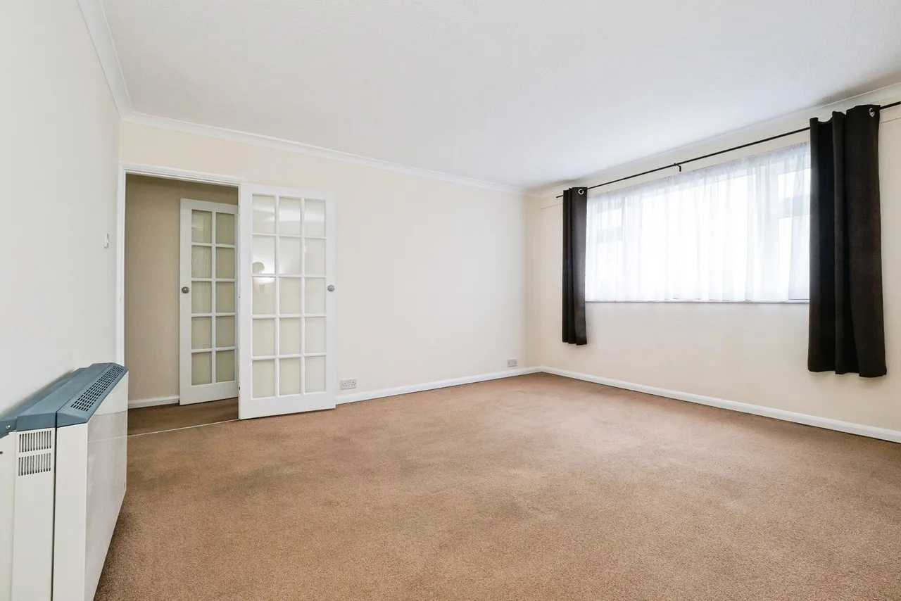 Hainault Road, London, E11, photo 15