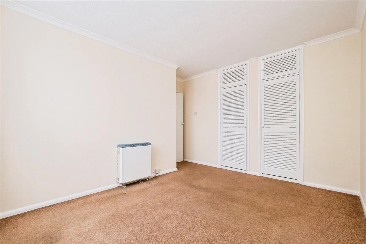 Hainault Road, London, E11, photo 22