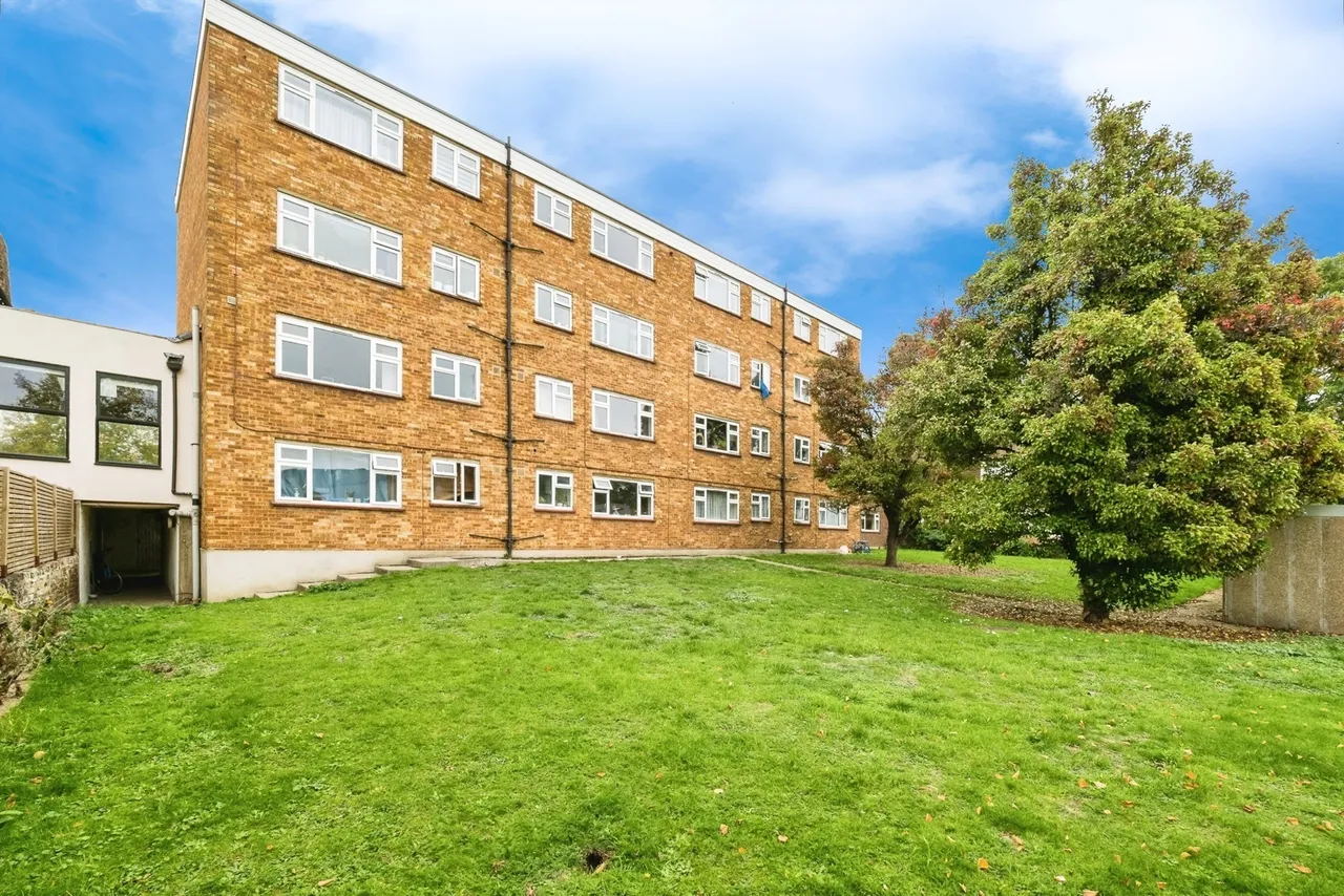 Hainault Road, London, E11, photo 34