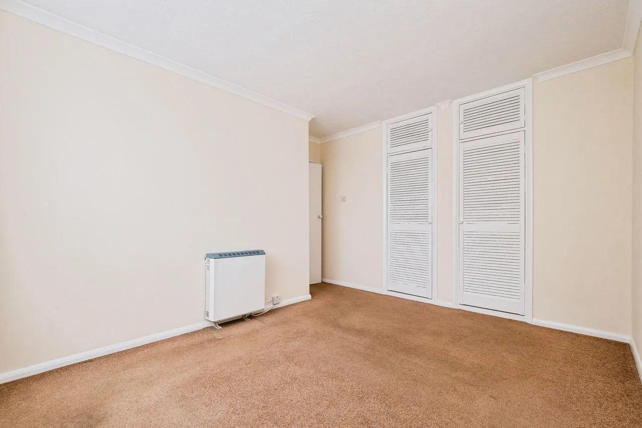Hainault Road, London, E11, photo 11