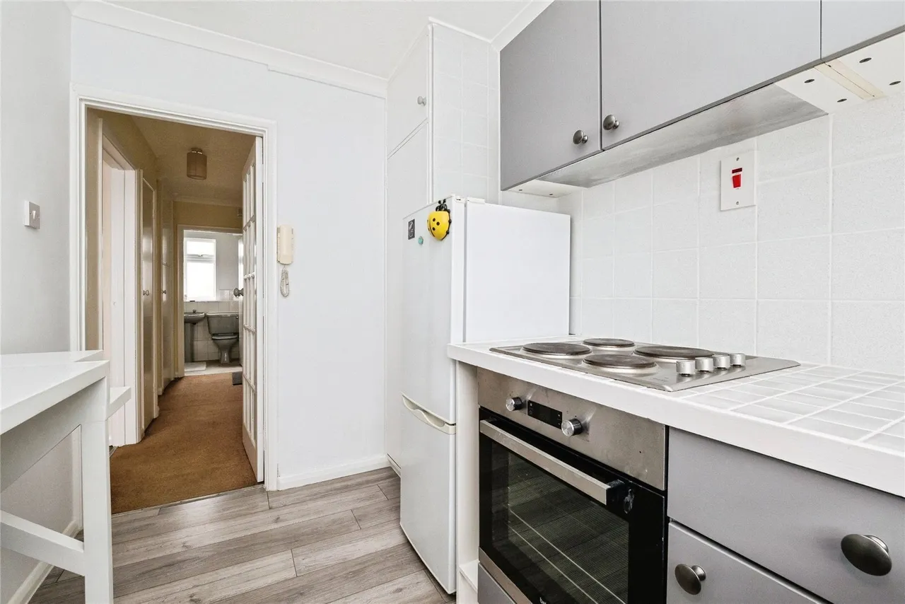 Hainault Road, London, E11, photo 5