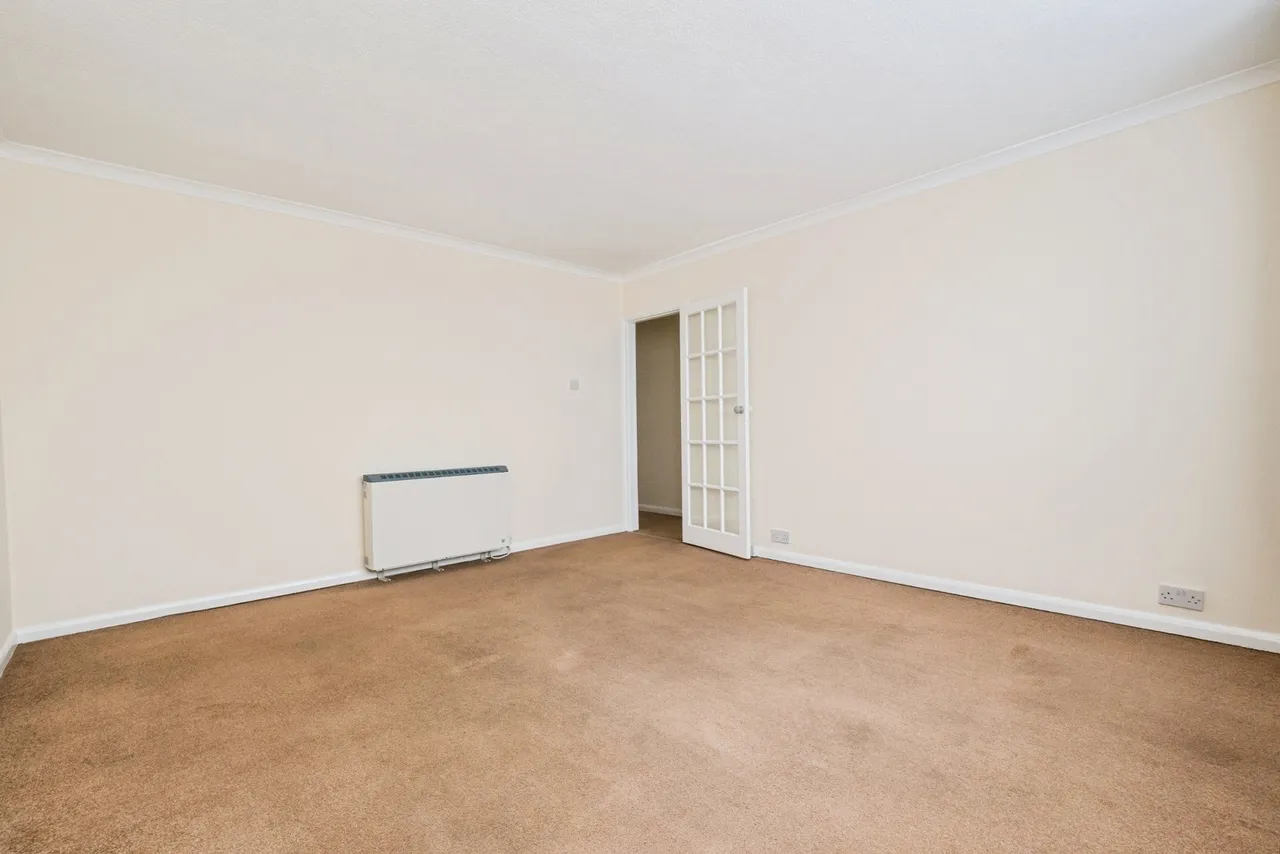 Hainault Road, London, E11, photo 16