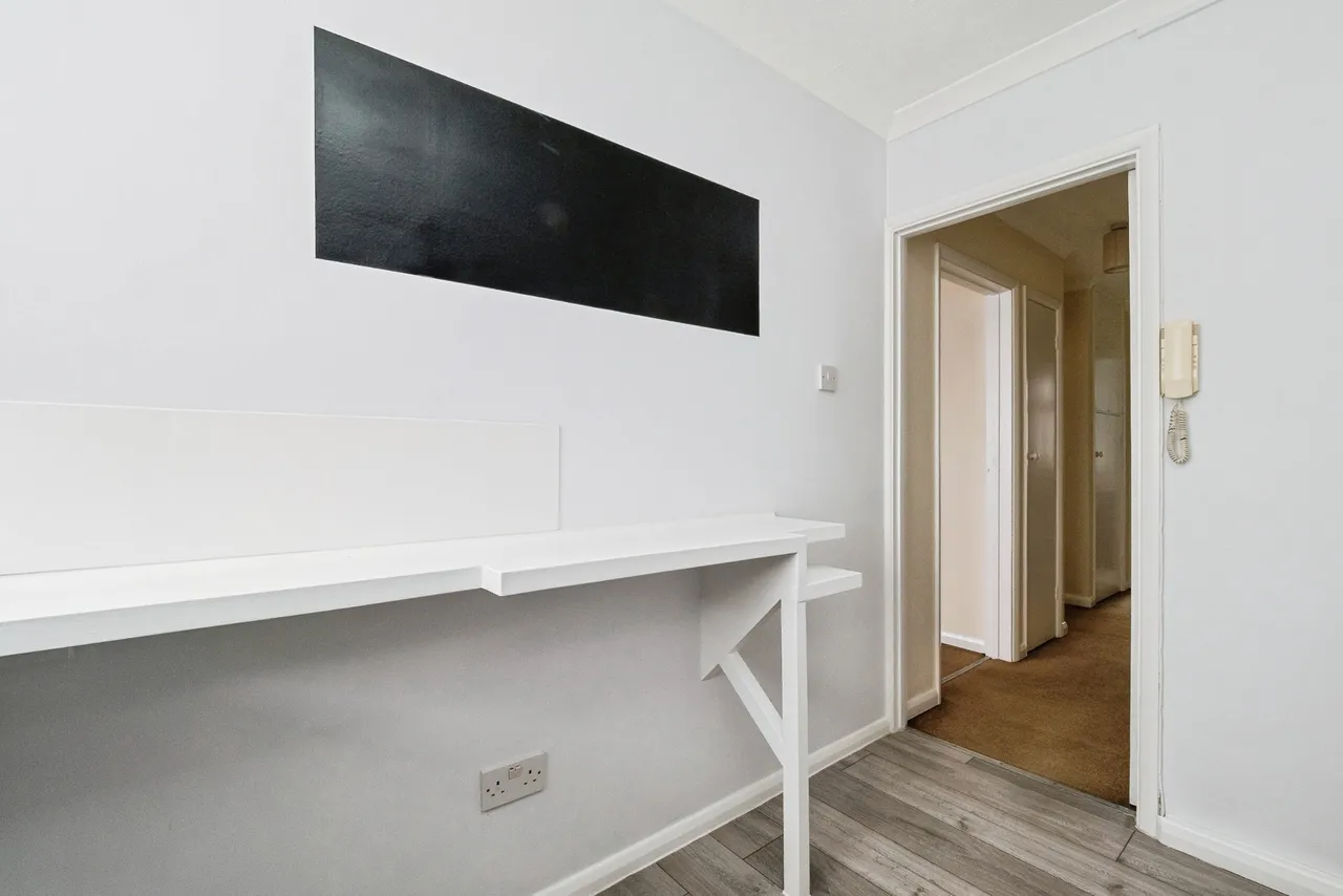 Hainault Road, London, E11, photo 24