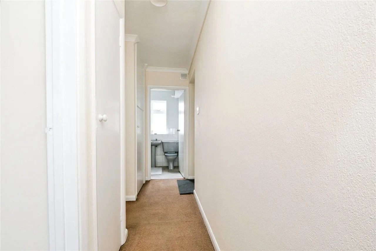 Hainault Road, London, E11, photo 14