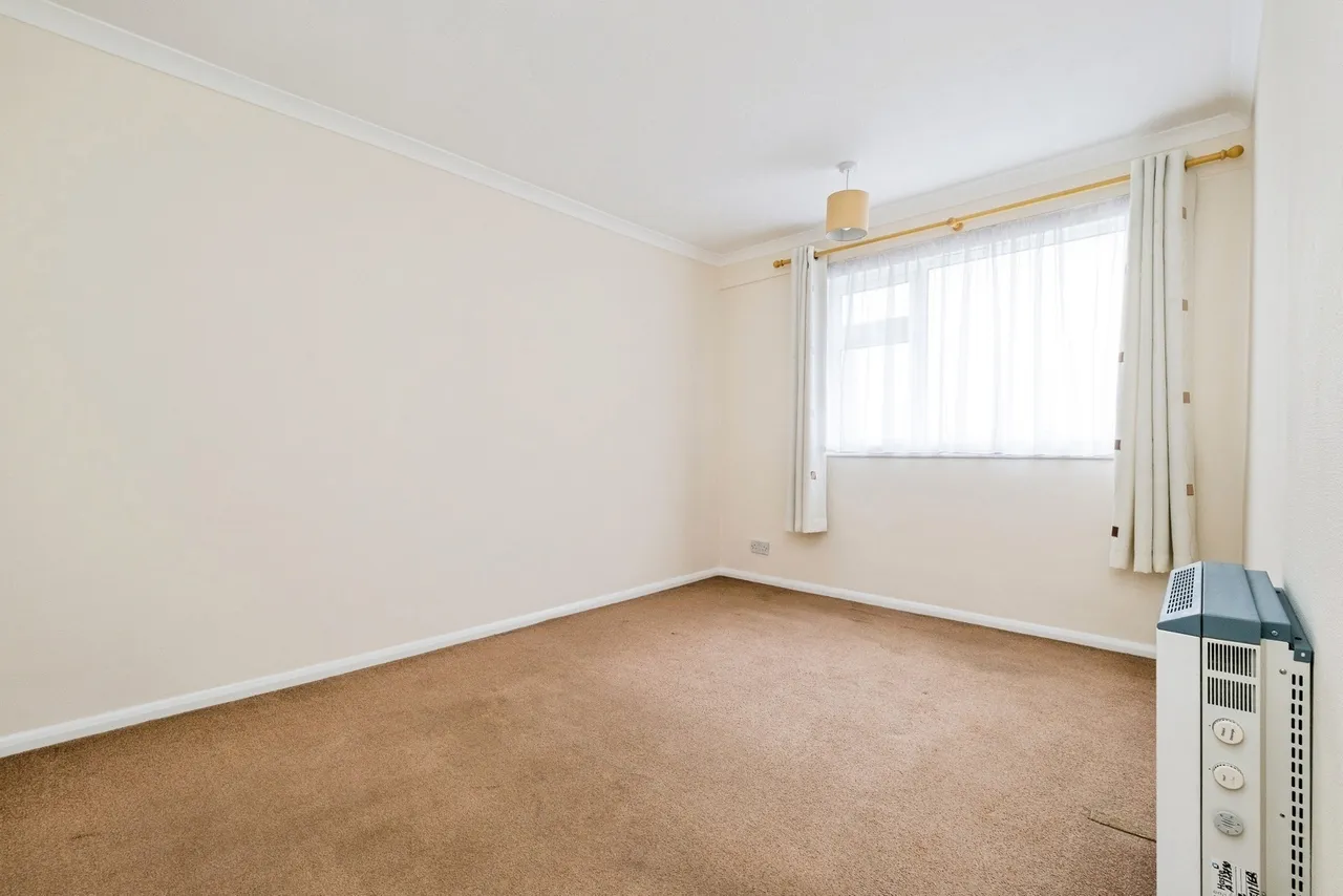 Hainault Road, London, E11, photo 7