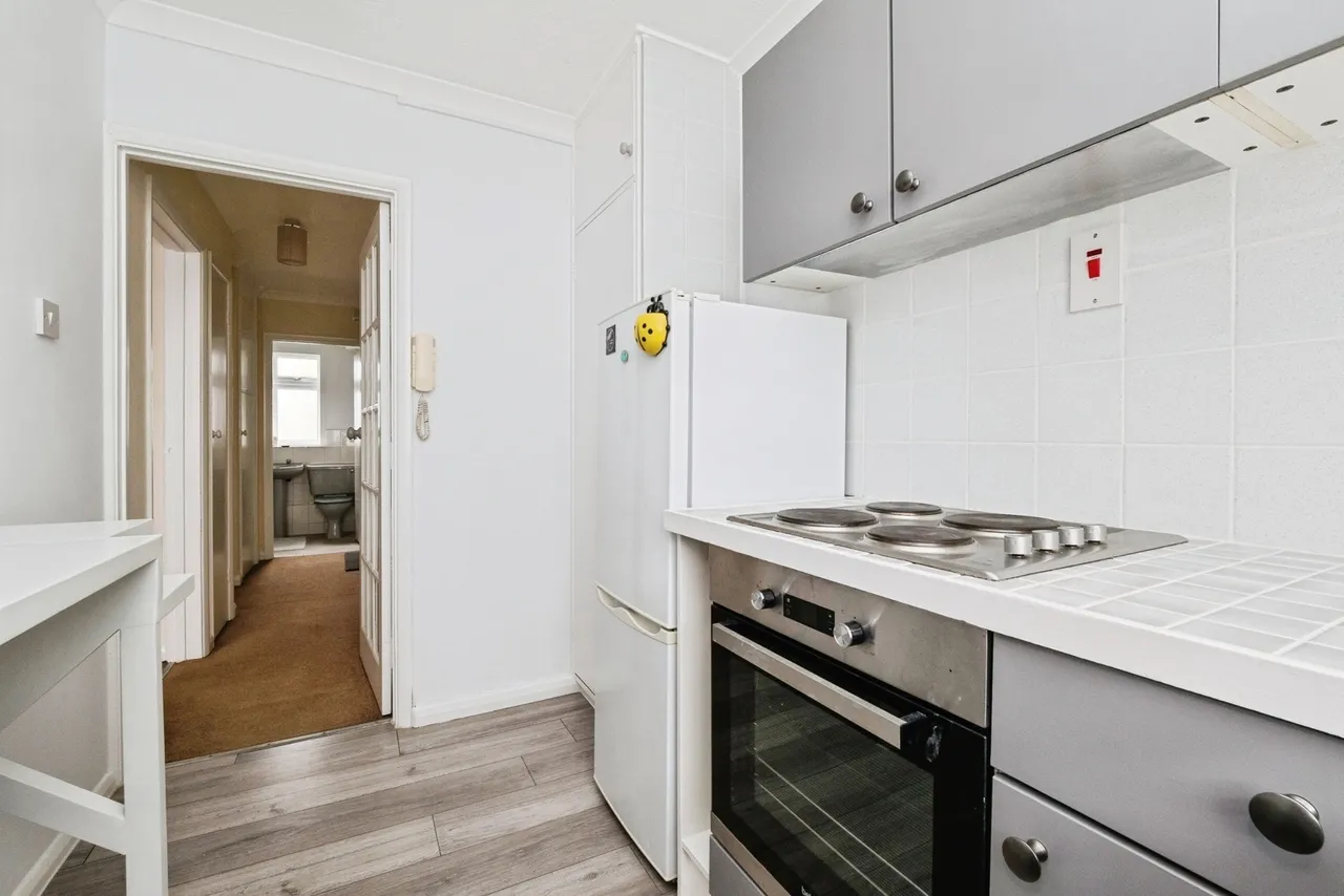 Hainault Road, London, E11, photo 23