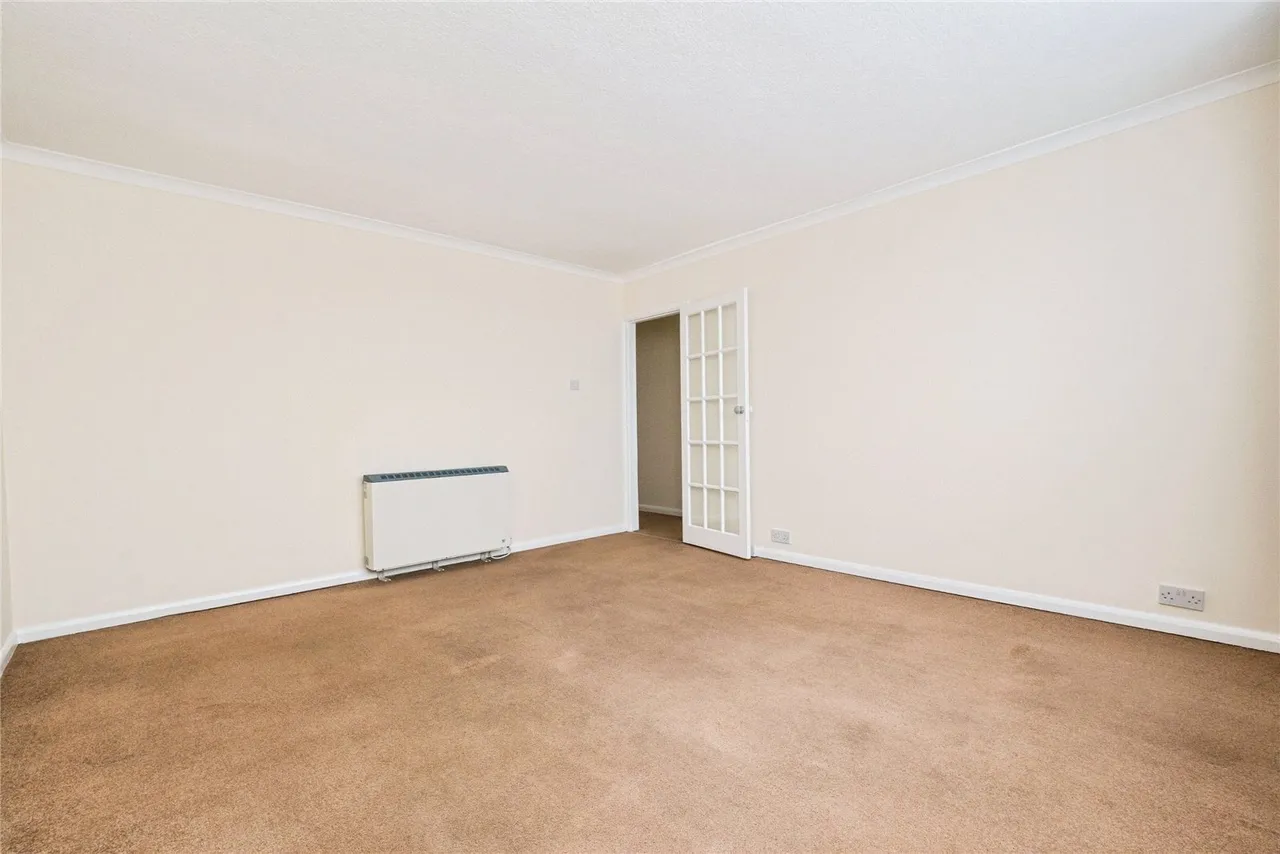 Hainault Road, London, E11, photo 25