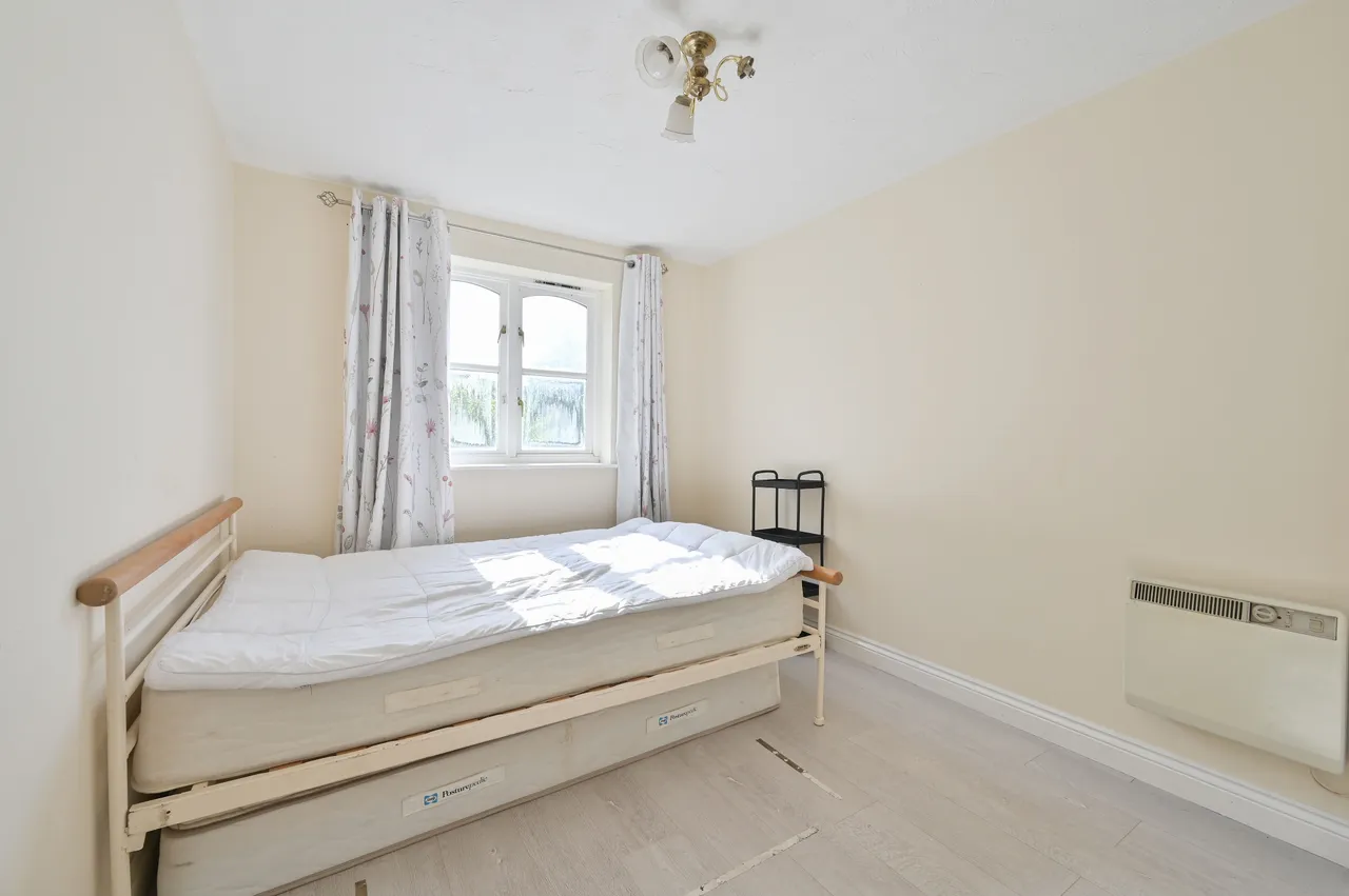 12 Roedean House, Exeter Close, Watford, photo 5