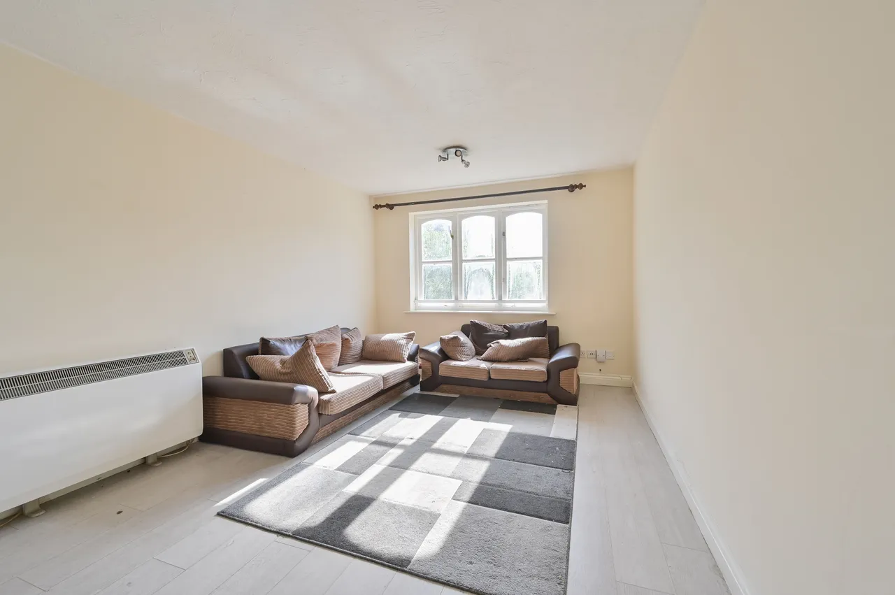 12 Roedean House, Exeter Close, Watford, photo 3