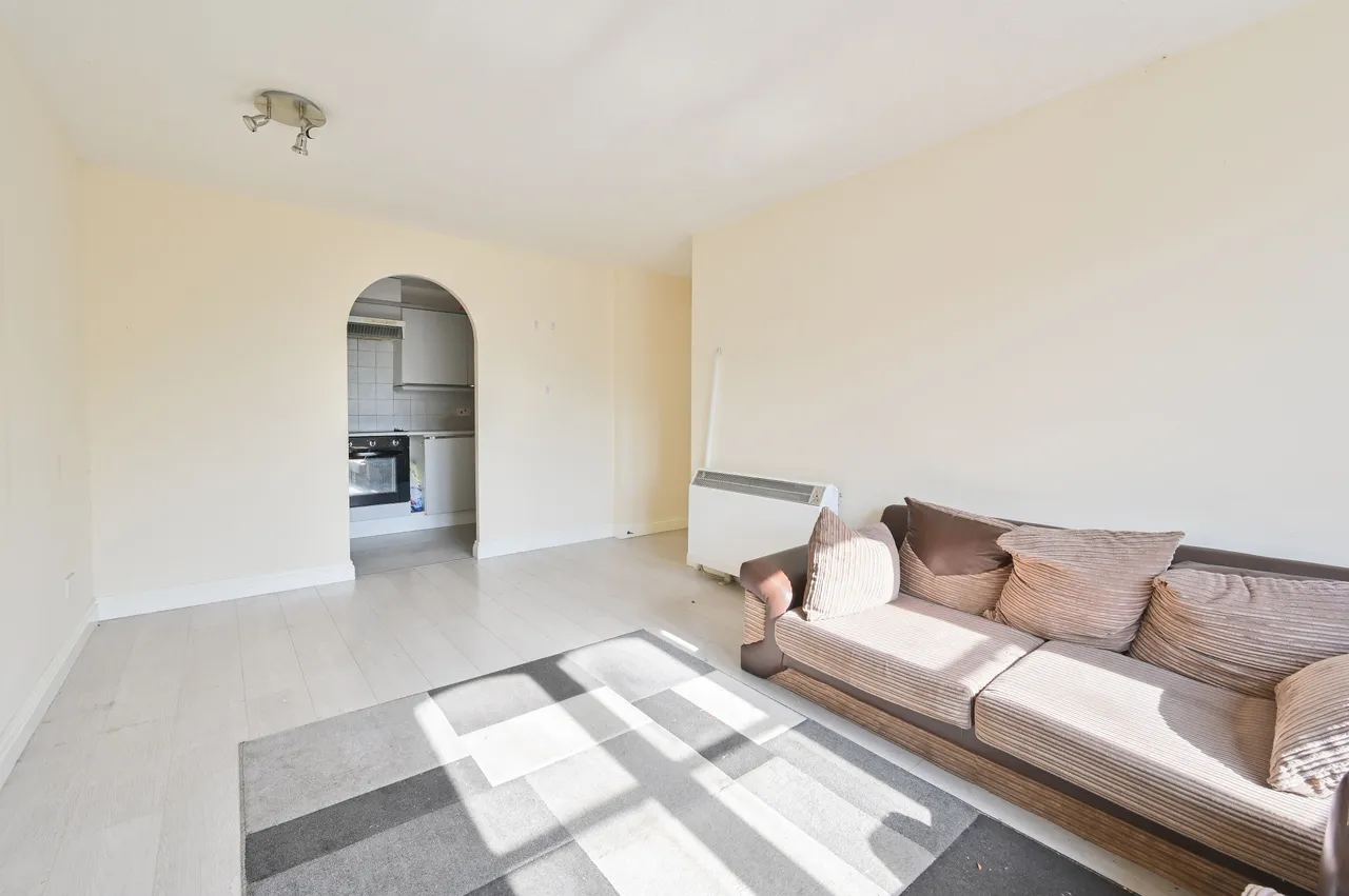 12 Roedean House, Exeter Close, Watford, photo 8
