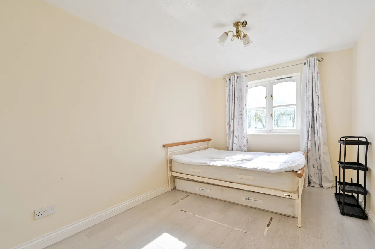 12 Roedean House, Exeter Close, Watford, photo 9