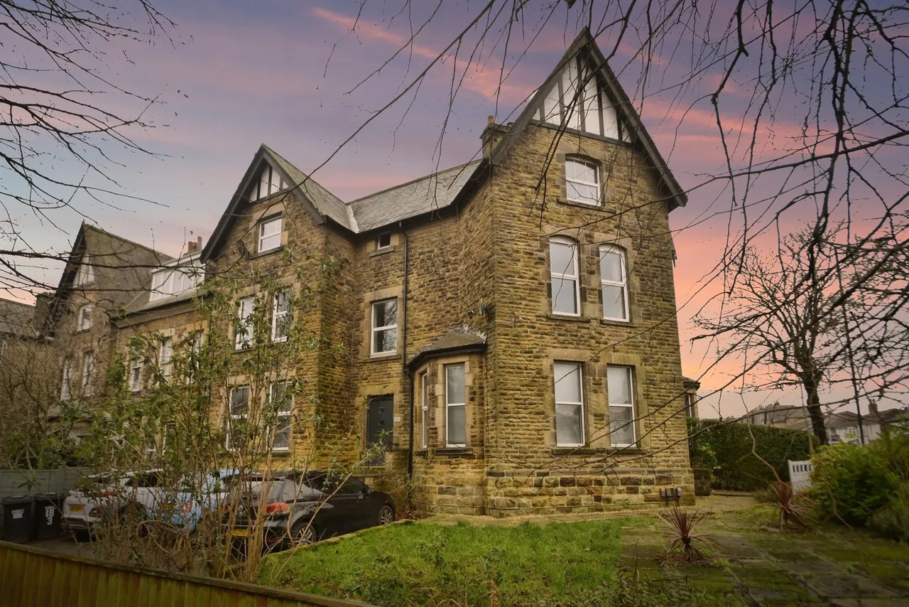 2 bed flat for sale — Knaresborough Road, Harrogate