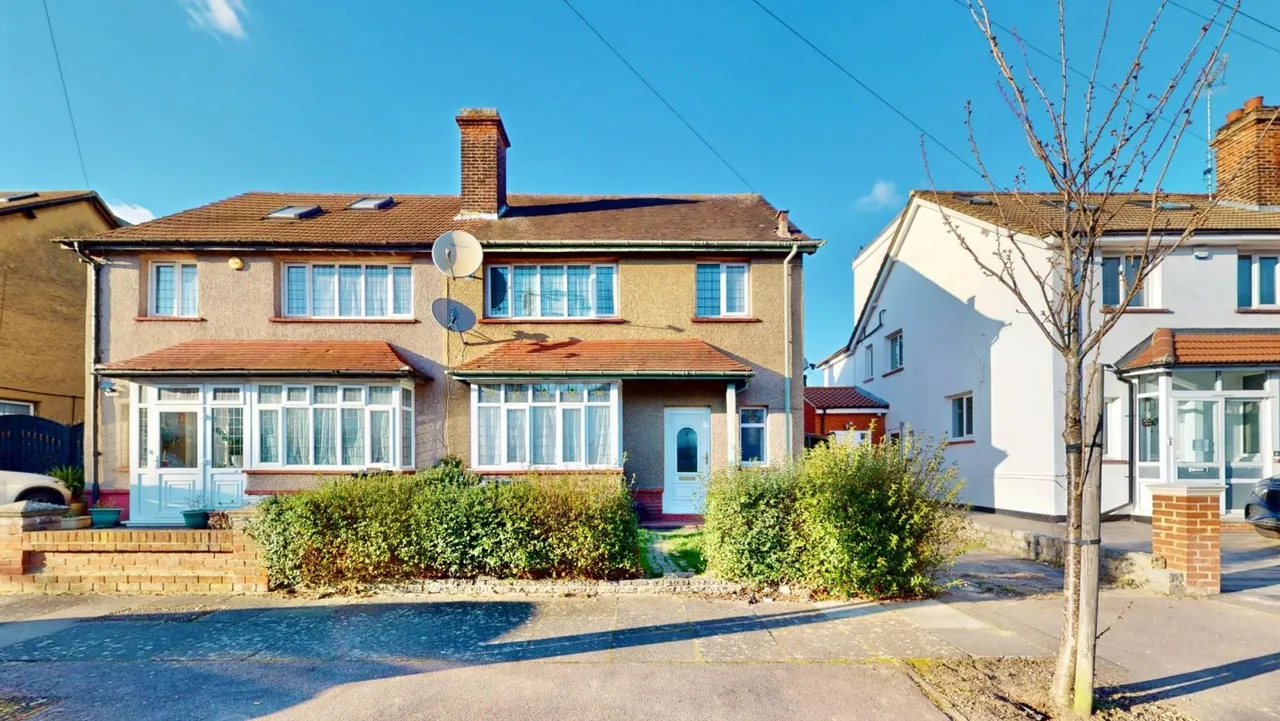 3 bed house for sale — Church Road, Ilford, IG2
