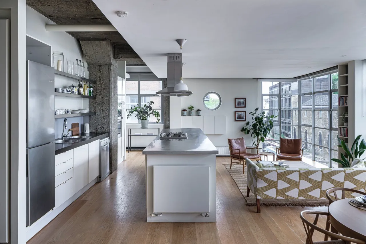 2 bed flat for sale, Shepherdess Walk, Hackney, N1