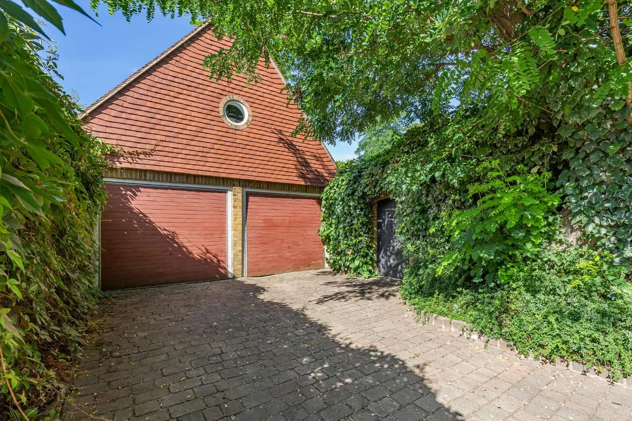 Ham Farm Road, Richmond, Surrey, TW10 5ND, photo 4
