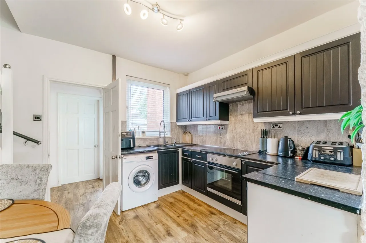 Grove Avenue, Hemsworth, WF9, photo 12