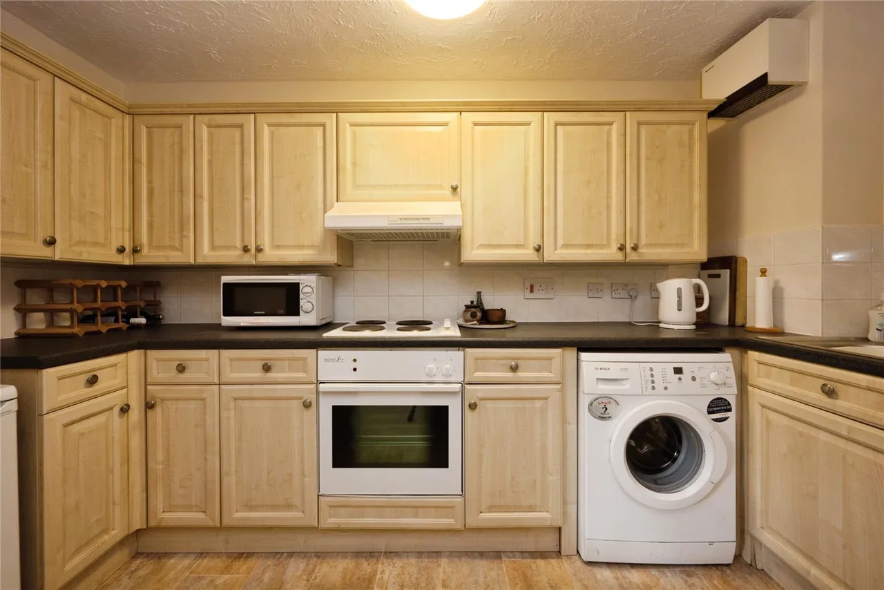 Rosebery Court, Water Lane, Leighton Buzzard, Bedfordshire, LU7, photo 4