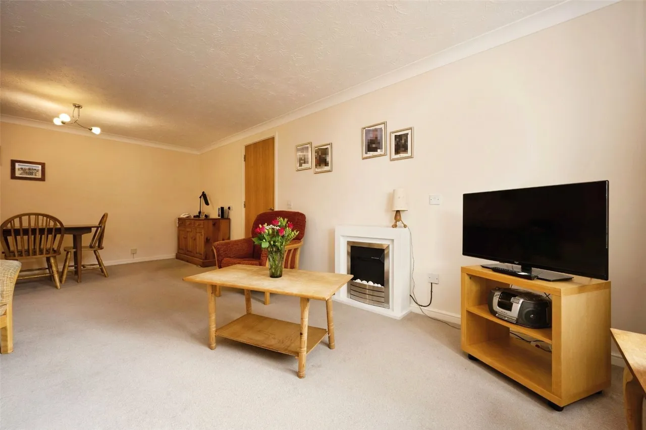 Rosebery Court, Water Lane, Leighton Buzzard, Bedfordshire, LU7, photo 5