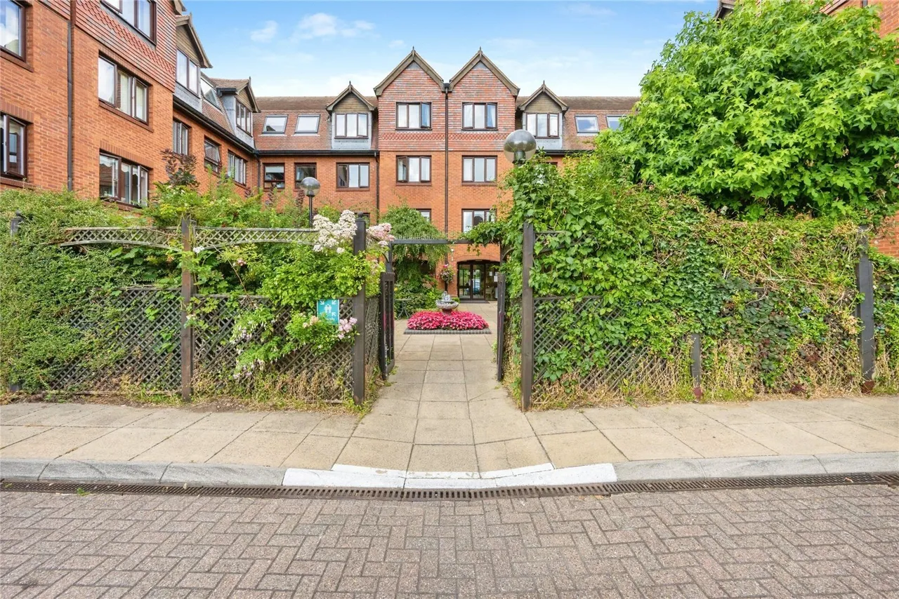 Rosebery Court, Water Lane, Leighton Buzzard, Bedfordshire, LU7, photo 12