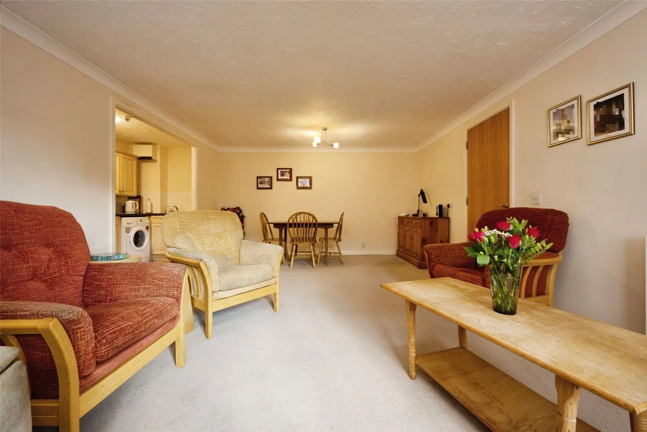 Rosebery Court, Water Lane, Leighton Buzzard, Bedfordshire, LU7, photo 3