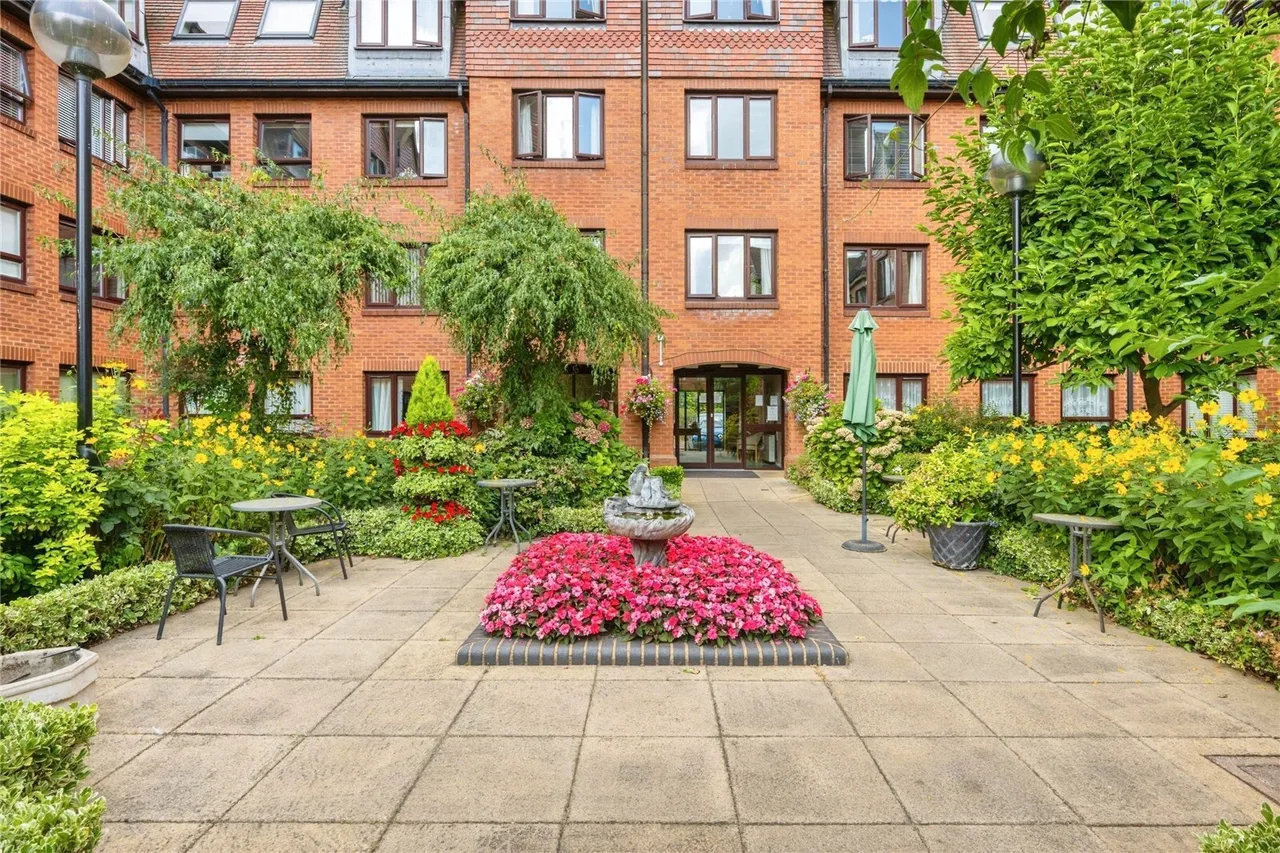 Rosebery Court, Water Lane, Leighton Buzzard, Bedfordshire, LU7, photo 13