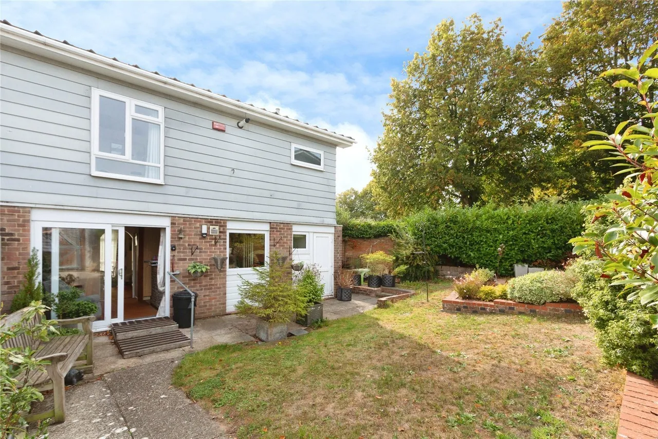 Dover Close, Basingstoke, RG23, photo 4