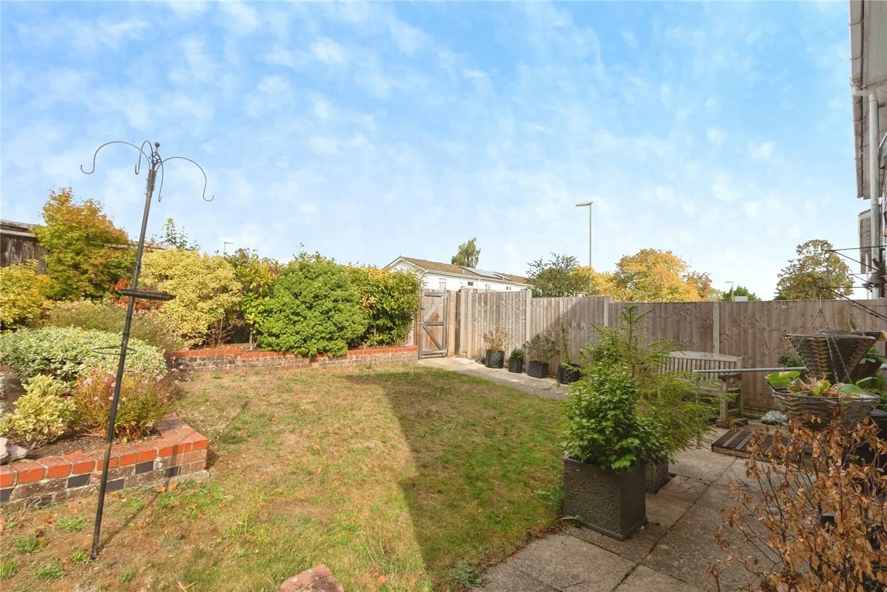 Dover Close, Basingstoke, RG23, photo 5