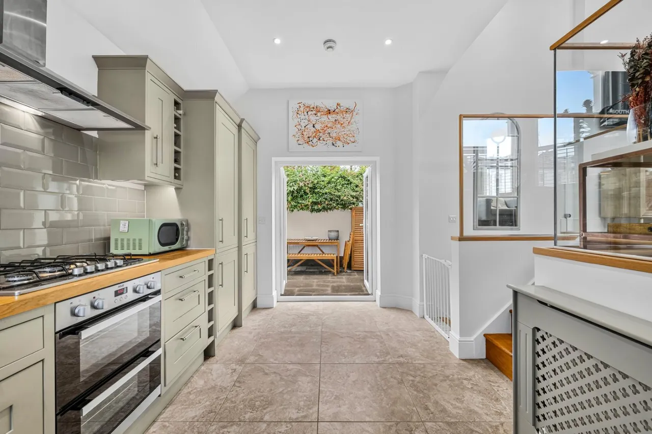 Eglantine Road, London, SW18, photo 2