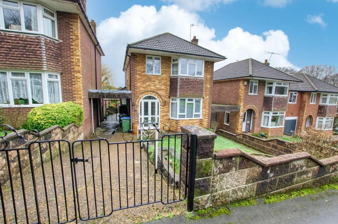3 bed house for sale — Glasslaw Road, Southampton, SO18 5PE