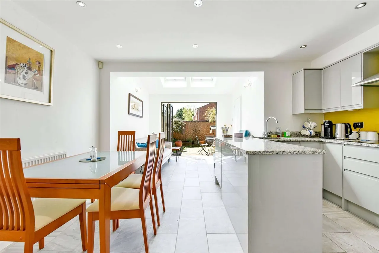 High Road, Cookham, SL6, photo 2