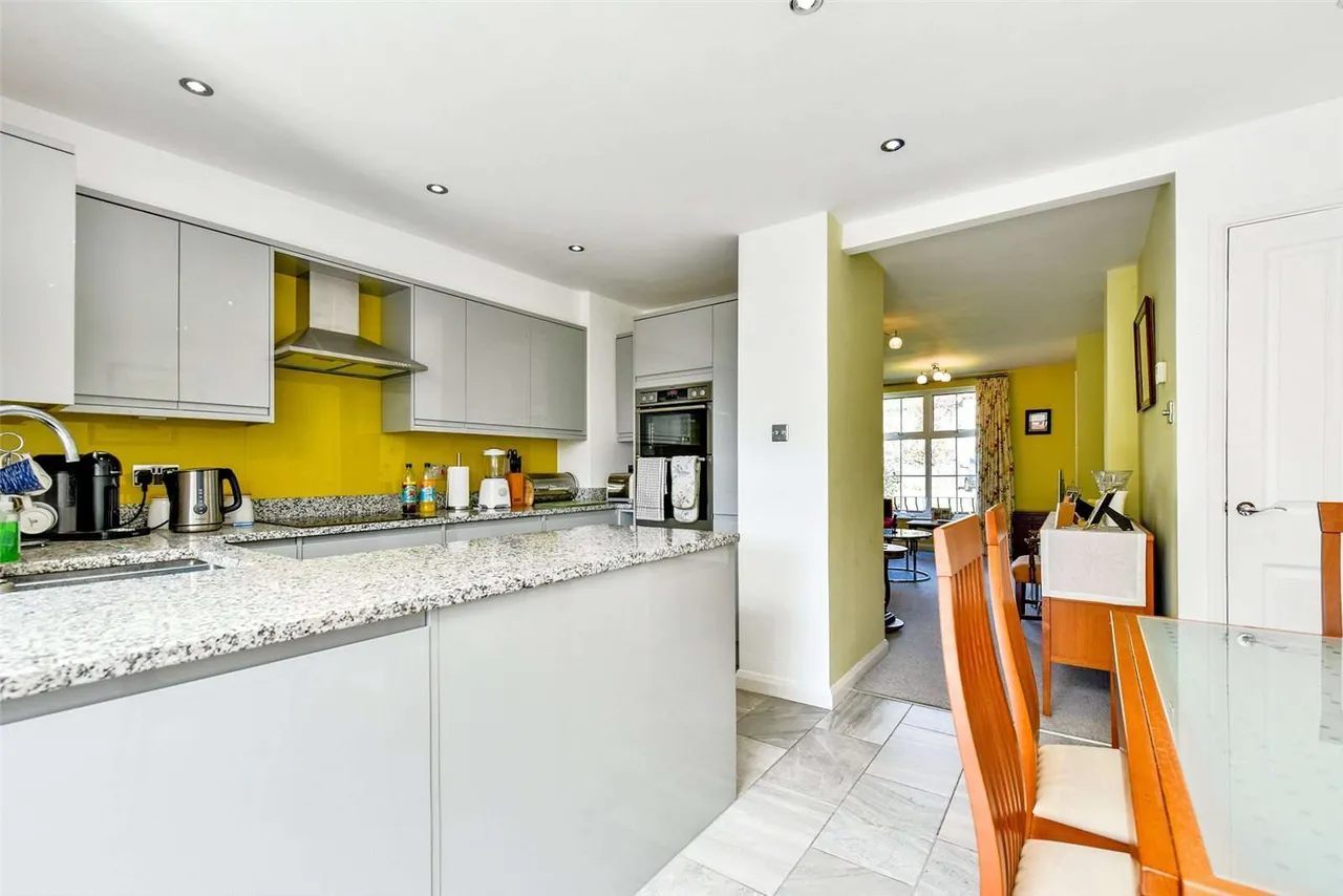 High Road, Cookham, SL6, photo 4