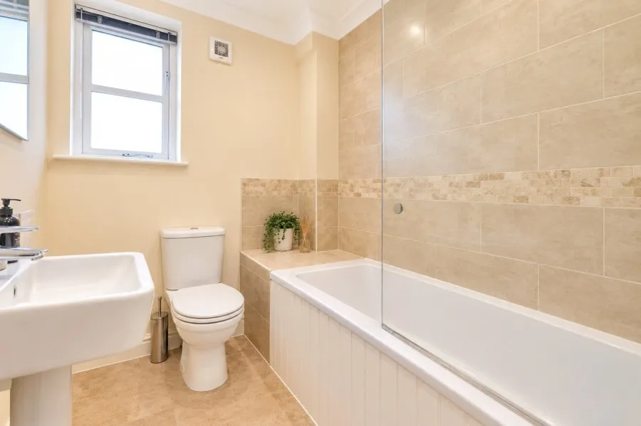 with 2 bedrooms in Linton, Cambridge, CB21, photo 11