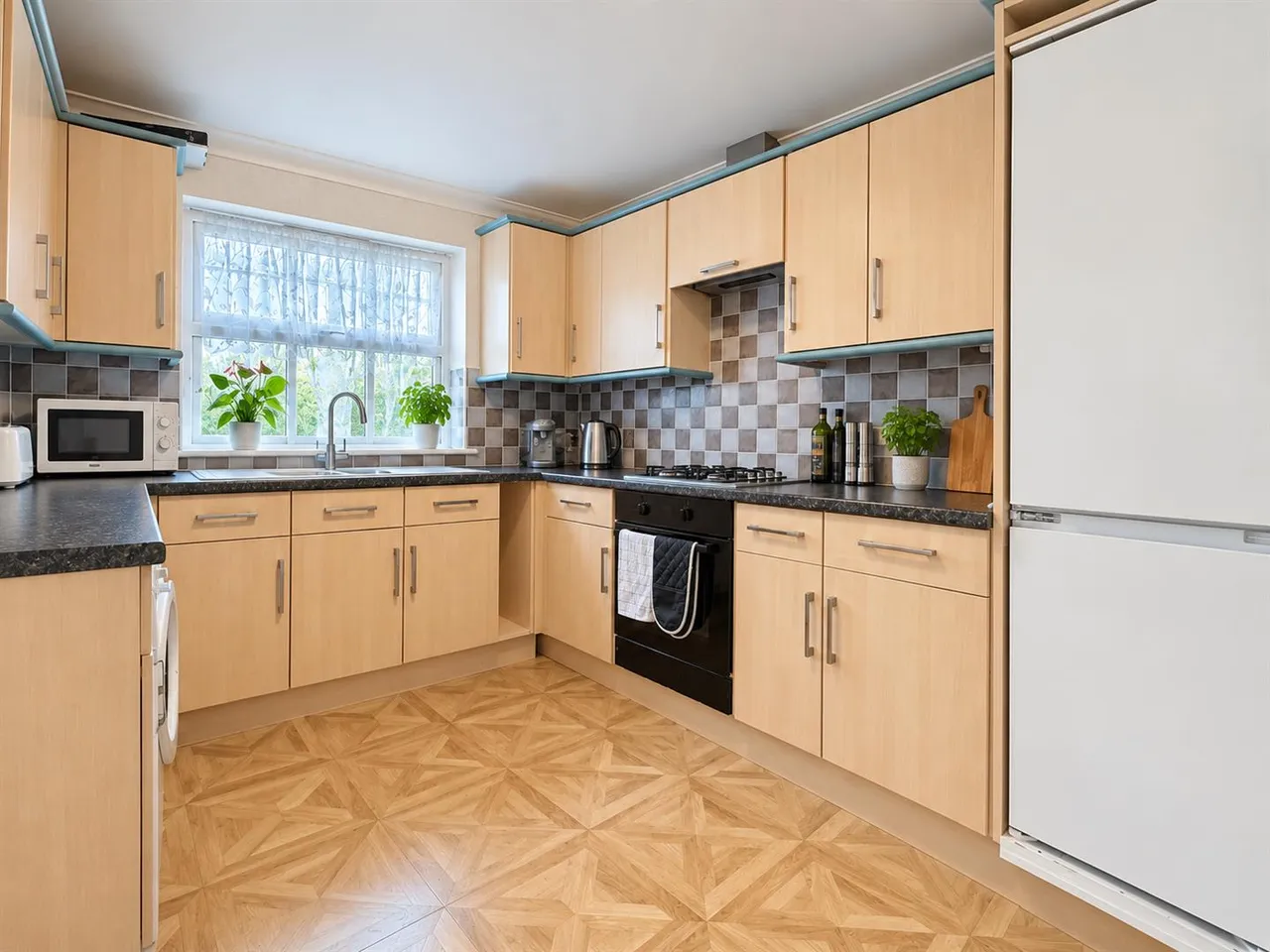 Seaside Road, Eastbourne, BN21 3PZ, photo 6