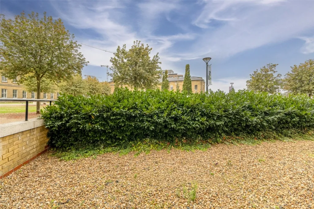 Hopton Road, Woolwich, SE18, photo 4