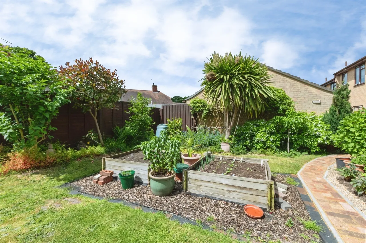 High Howe Gardens, Bournemouth, BH11, photo 17