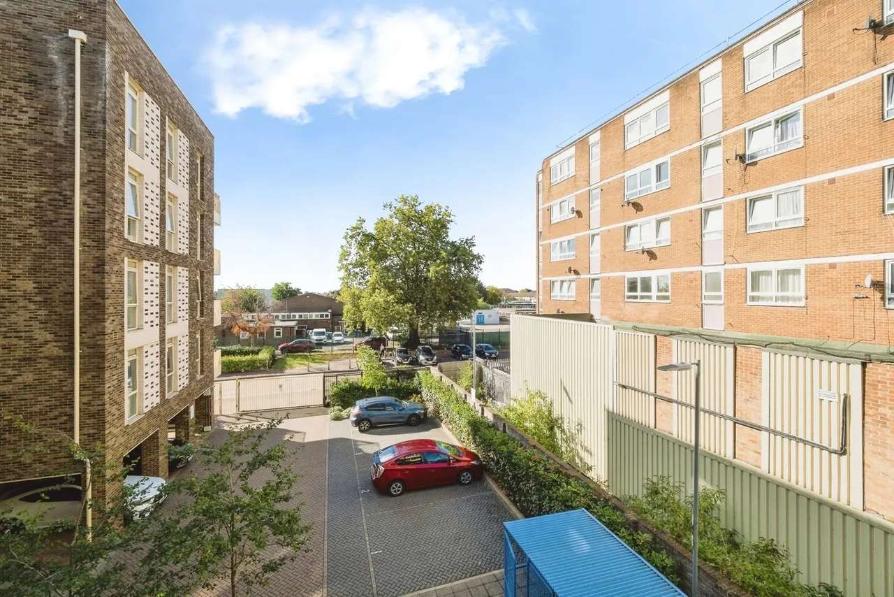 Rainham Road North, Dagenham, RM10, photo 5