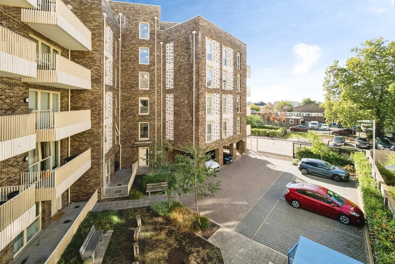 Rainham Road North, Dagenham, RM10, photo 15