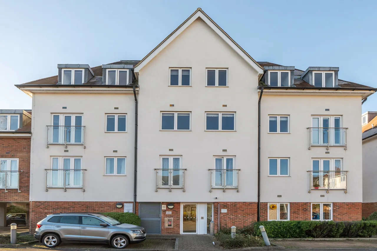2 bed flat for sale, Pembroke Road, Ruislip, HA4